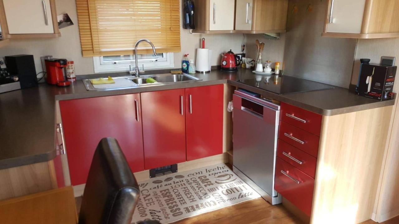 La Baie Des Lacs Apartment Froidchapelle Luaran gambar